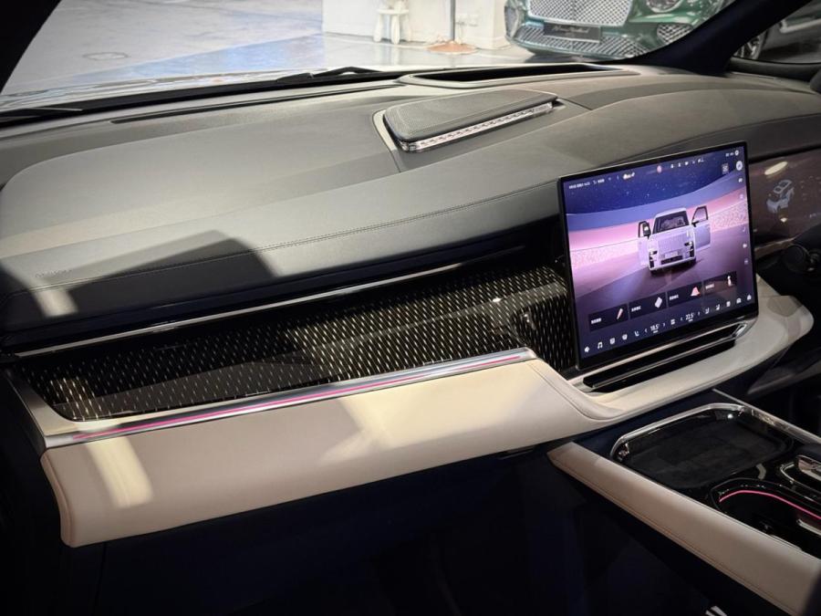 009 AWD - Image 10